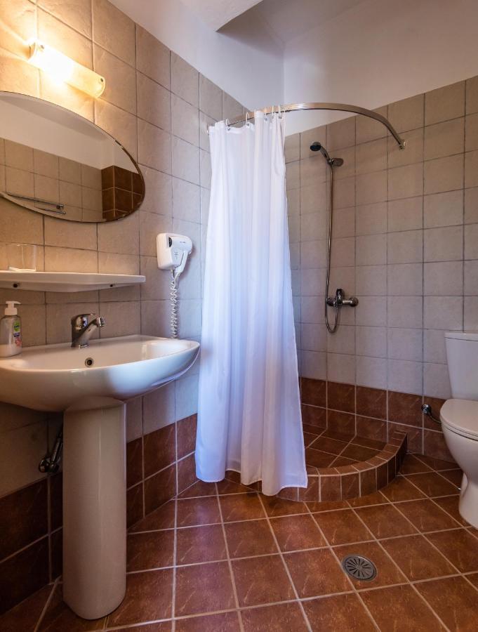 Tzivaeri Studios Zefiria Bagian luar foto